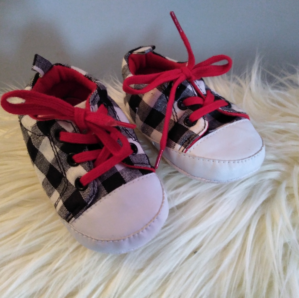 Checkered baby boy shoes